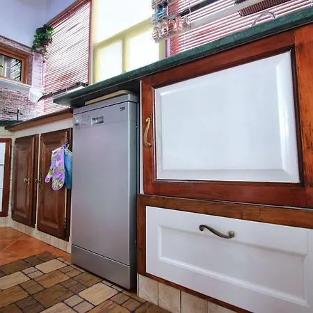 Elisa Apartament Gjirokastra