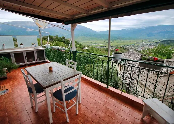 Elisa * Gjirokastër